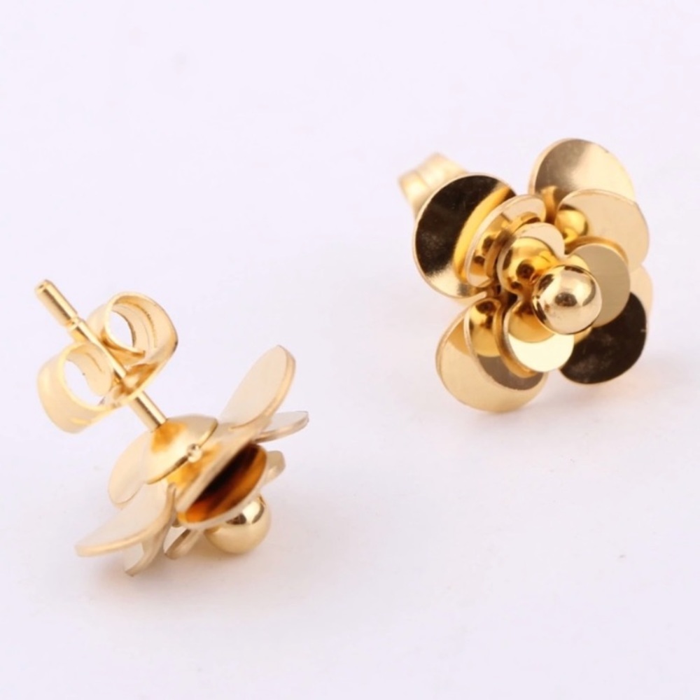 NWT Petite Gold Camellia Earrings - Picture 2 of 3
